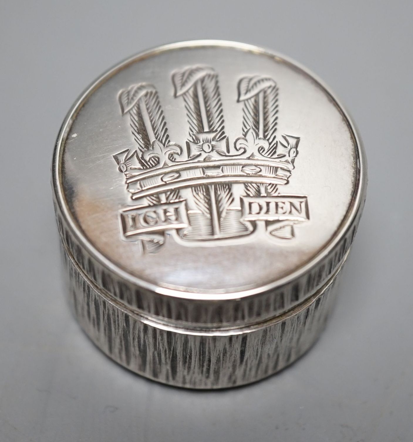 Adrian Gerald Benney- A modern textured silver pill box, engraved with the Prince of Wales feathers, London, 1997